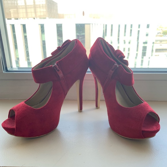 Red Bow Heels - Picture 5 of 8